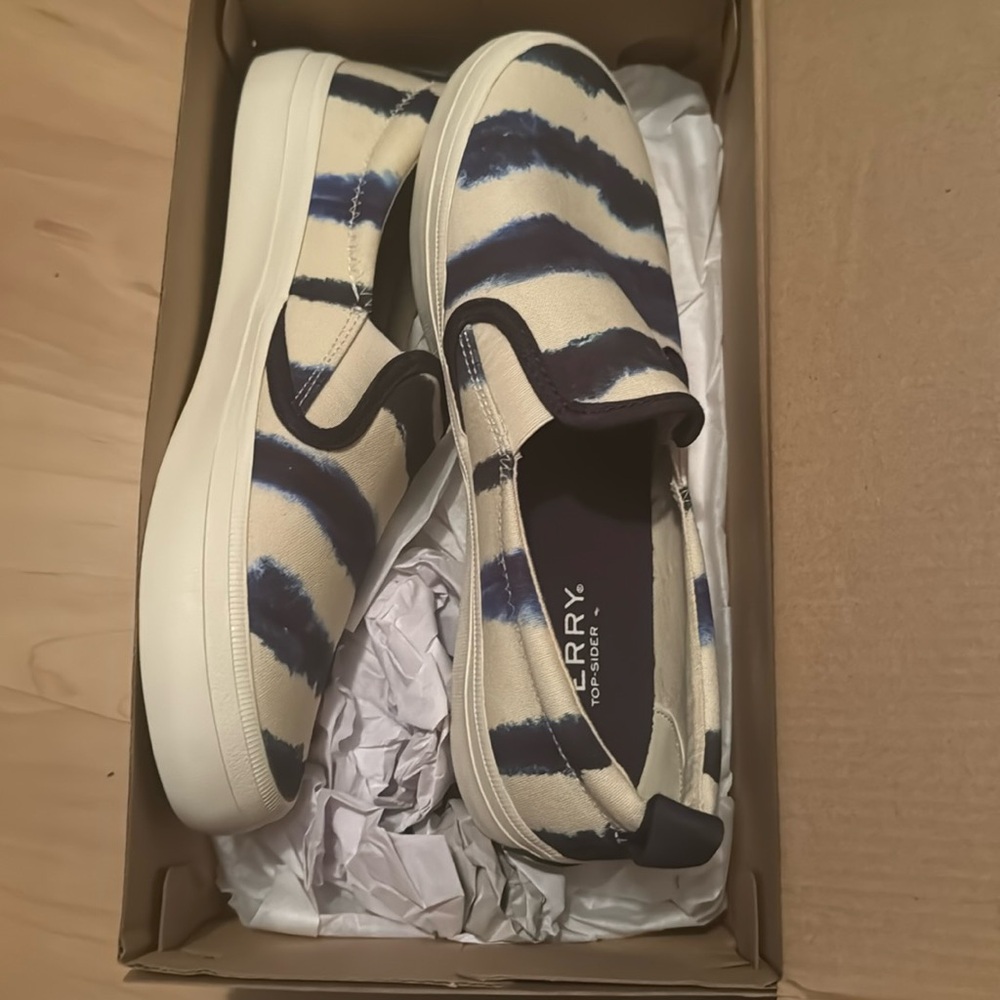 Sperrys tie-dye navy size 6 brand new